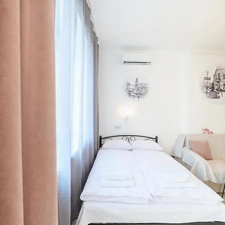 Затишні Смарт-Квартири В Історичному Центрі! Apartment Uzhhorod Exterior photo