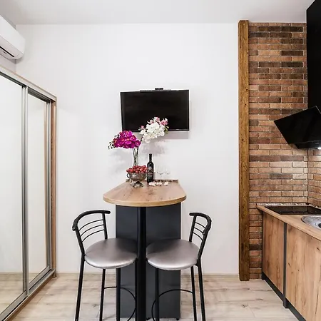 Затишні Смарт-Квартири В Історичному Центрі! Apartment Uzhhorod Exterior photo