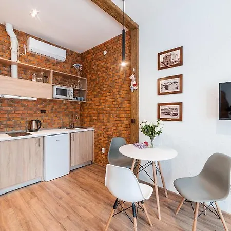 Затишні Смарт-Квартири В Історичному Центрі! Apartment Uzhhorod Exterior photo